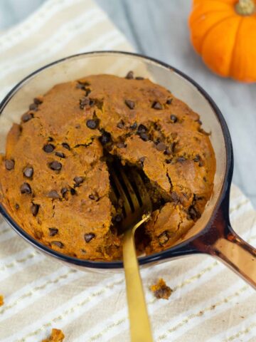Vegan Pumpkin Spice Chocolate Chip Skillet Cookie | Sip and Spice